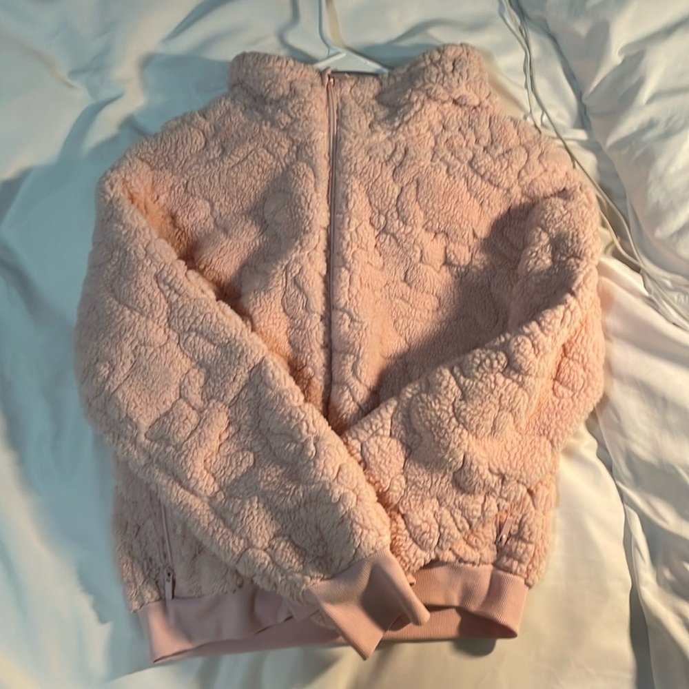 zip of hoodie